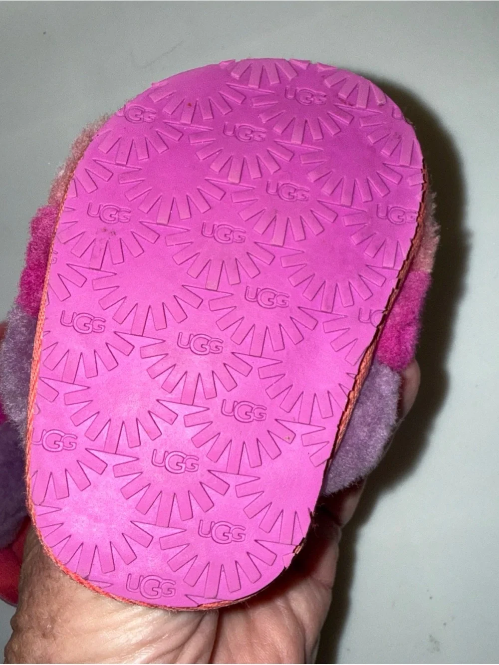 UGG Fluff  Slipper Sandal Girls Size 02/03 Pink  Puff